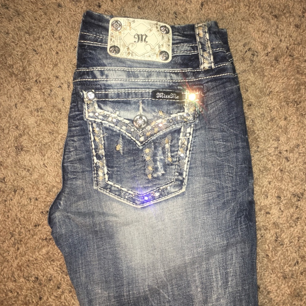 Miss Me jeans Mid rise cropped size 27 Distressed
